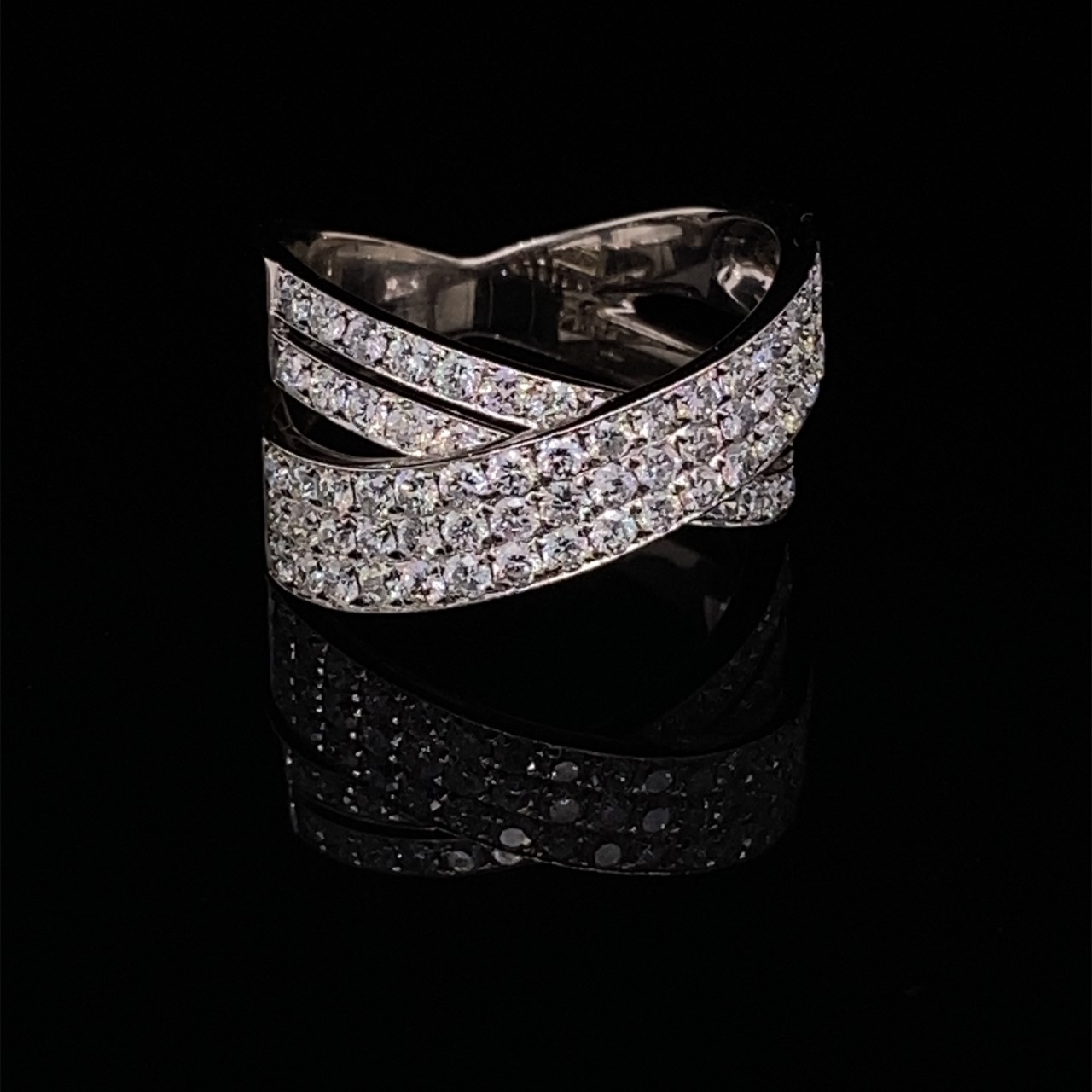 18K white gold X diamond design ring with 79 brilliant-cut diamonds tot.1.20ct